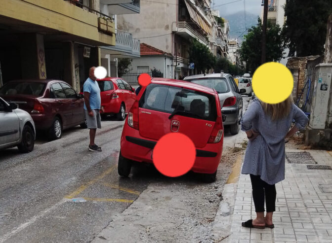 «Βούλιαξε» ΙΧ μέσα σε έργα στο κέντρο του Βόλου