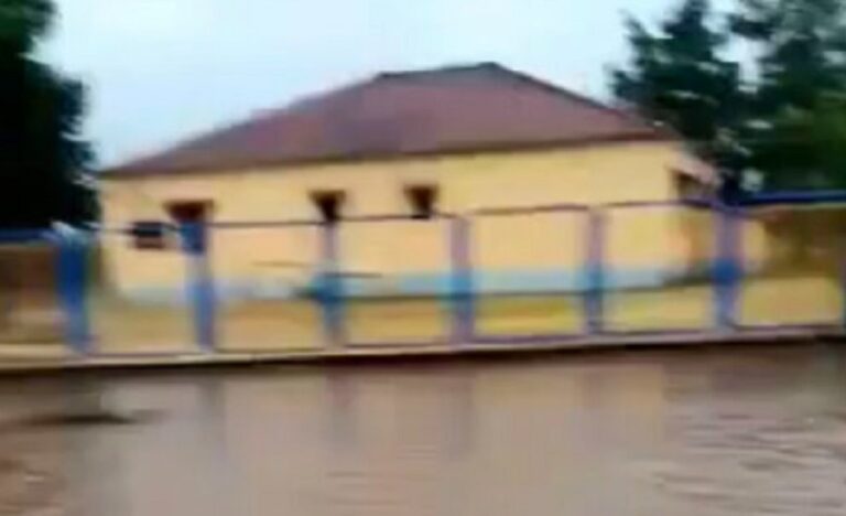 Εκκενώνονται ο Κλοκοτός και η Αγία Κυριακή