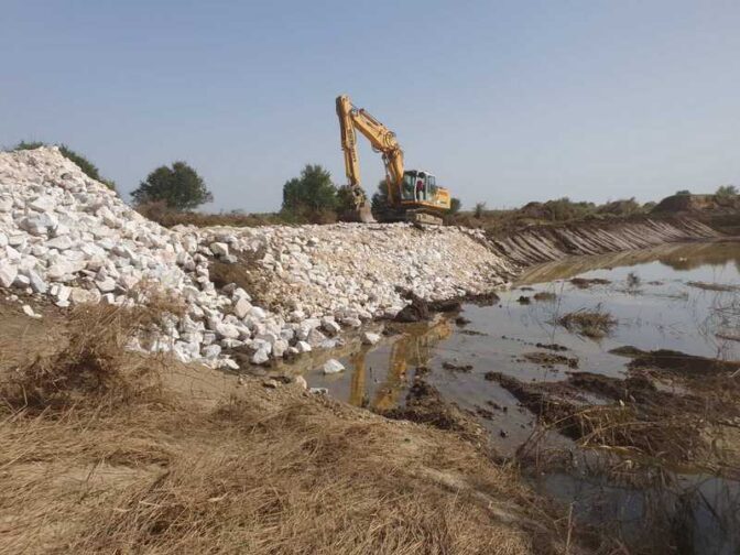 Σε 74 σημεία επιχειρούν τα μηχανήματα της Περιφέρειας Θεσσαλίας (Εικόνες)