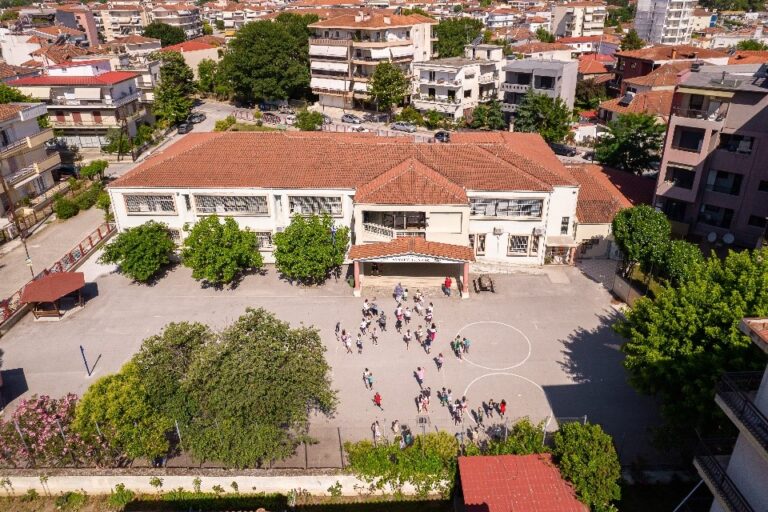 Ο Αγιασμός για τη νέα σχολική χρονιά στο 1ο Δημοτικό Σχολείο Τρικάλων