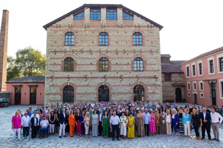 Ενθουσιασμός και κλίμα νίκης στην πρώτη συνάντηση της «Επανεκκίνησης» (φωτό)