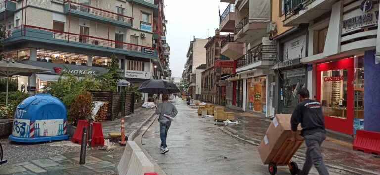 Πλημμύρησε κατάστημα στην οδό Γαριβάλδη