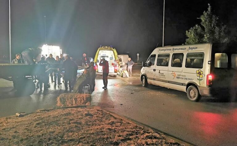 Μεγάλη επιχείρηση απεγκλωβισμού πολιτών από χωριό των Μ. Καλυβίων