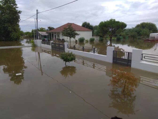 Συνεχίζουν απεγκλωβισμούς - Κίνδυνος να πλημμυρίσει και η "Αποκατάσταση"
