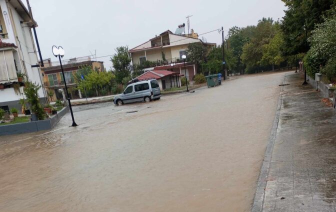 Τρίκαλα: Βούλιαξε η περιοχή της Λεπτοκαρυάς (φωτό)