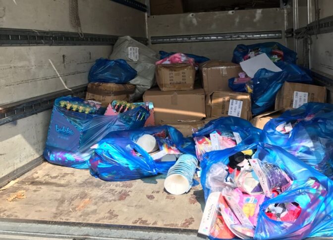 ΔΙΜΕΑ: Κατασχέθηκαν 12.213 απομιμητικά προϊόντα – Πρόστιμο 100.000 ευρώ σε επιχείρηση