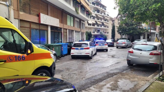 Λάρισα: Άνδρας έκανε απόπειρα αυτοκτονίας κόβοντας τις φλέβες του (φωτό)