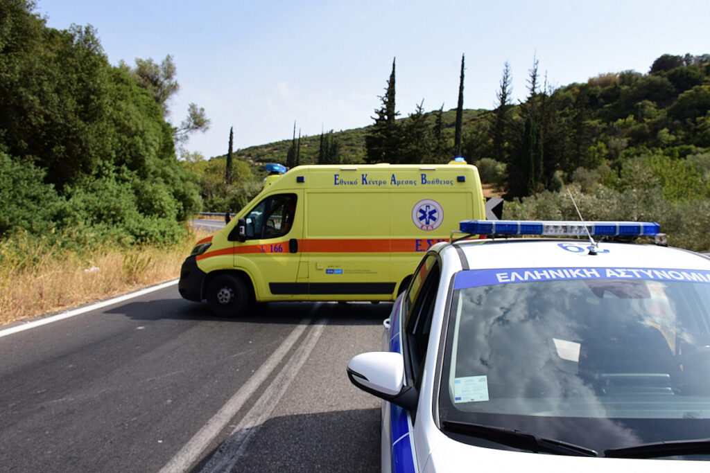 Λάρισα: Τούμπαρε αυτοκίνητο που οδηγούσε κοπέλα στον δρόμο προς Φάρσαλα