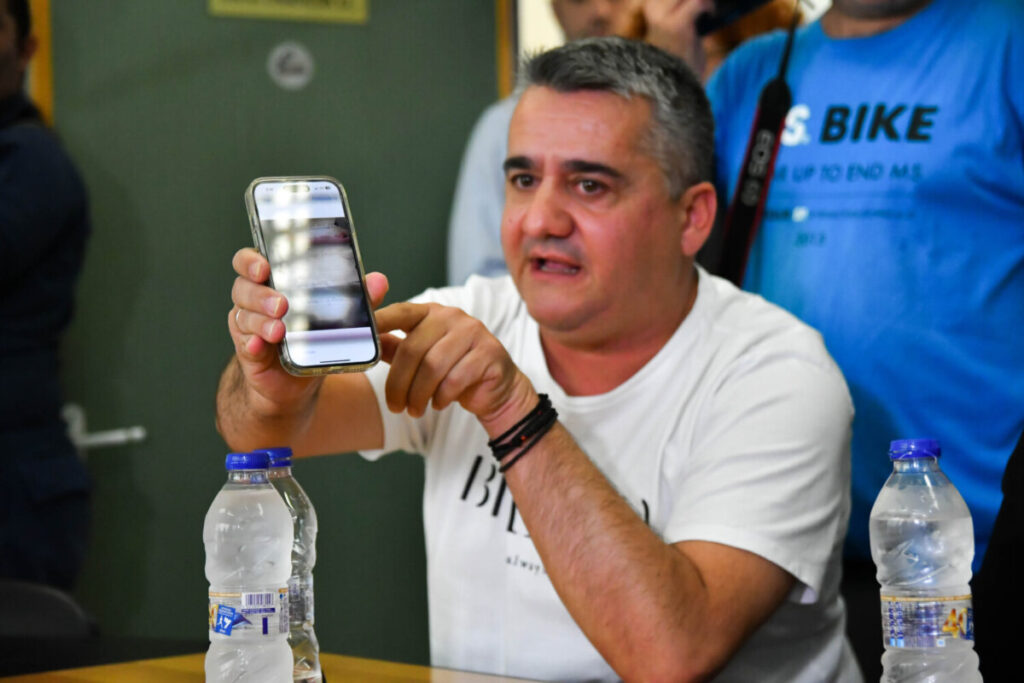 Συγκλονίζουν οι γονείς για τα προσωπικά αντικείμενα των παιδιών τους που χάθηκαν στα Τέμπτη