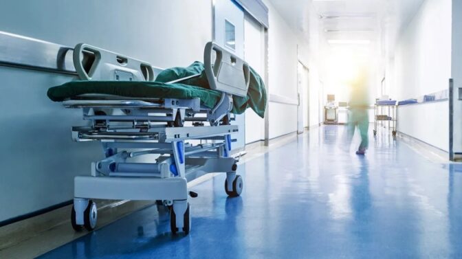 Τραγικό: «Έσβησε» ο άνδρας που έπεσε στο κέντρο της Λάρισας