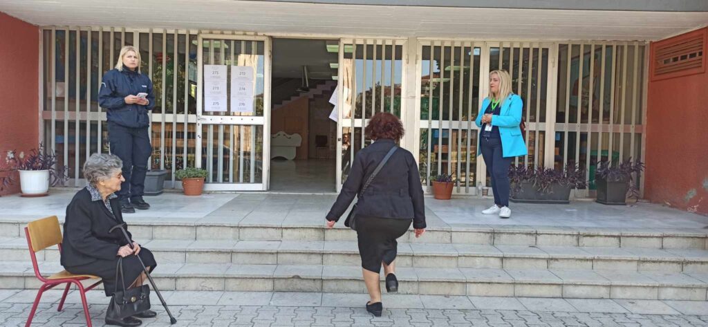 Ετών 98 και ακούραστη Τρικαλινή ψηφοφόρος