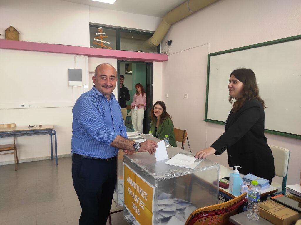Ψήφισε ο Δήμαρχος Τρικκαίων και εκ νέου υποψήφιος Νίκος Σακκάς