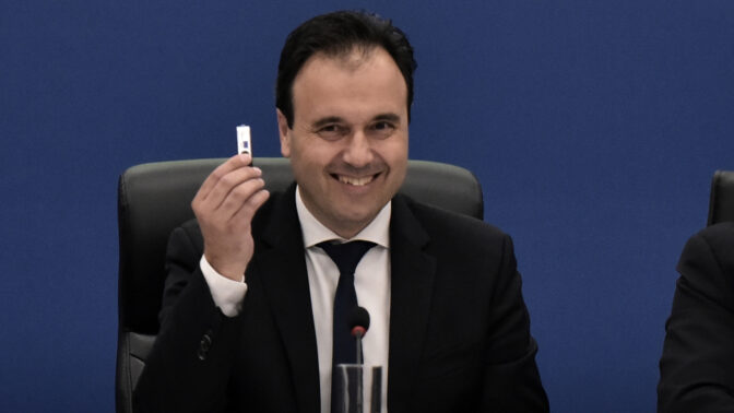 Μέχρι και "ψηφιακή διαθήκη" ζητούν από τον Δημήτρη Παπαστεργίου!