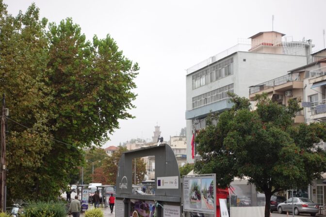 Σε αναμονή ακόμη και τα έργα ανάπλασης της πλατείας Εθνικής Αντιστάσεως