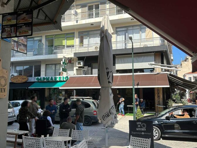 Αναστάτωση από πτώση γυναίκας στα Τρίκαλα