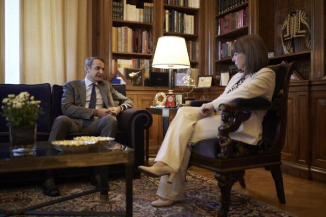 Συνάντηση Μητσοτάκη με Σακελλαροπούλου – «Ανησυχούμε για την κλιμάκωση στην Μέση Ανατολή»