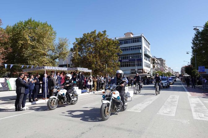 Μετά από χρόνια παρέλασαν ξανά οι αστυνομικές δυνάμεις των Τρικάλων