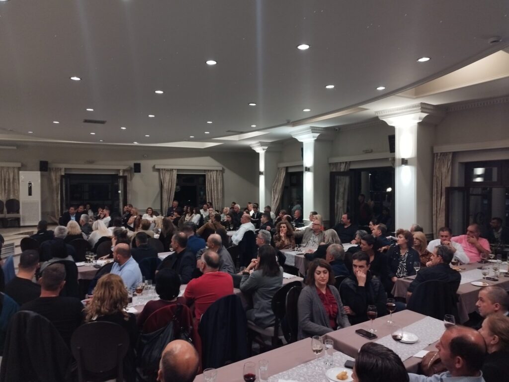 Επινίκια, σεμνή συγκέντρωση της «Επανεκκίνησης»