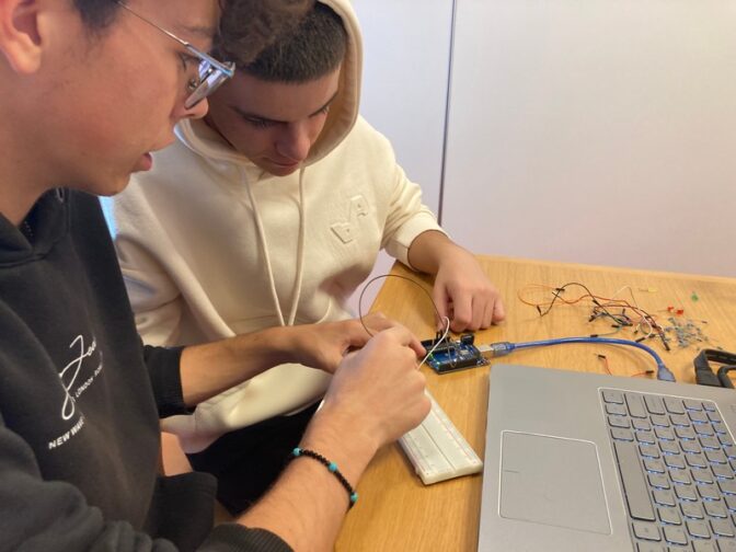Εργαστήριο Κώδικα – Arduino στη Βιβλιοθήκη Καλαμπάκας