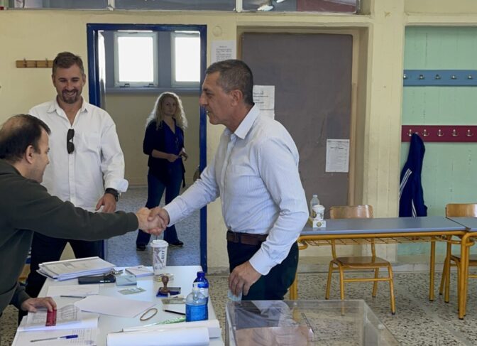 Ψήφισε ο υποψήφιος περιφερειάρχης Δημήτρης Κουρέτας