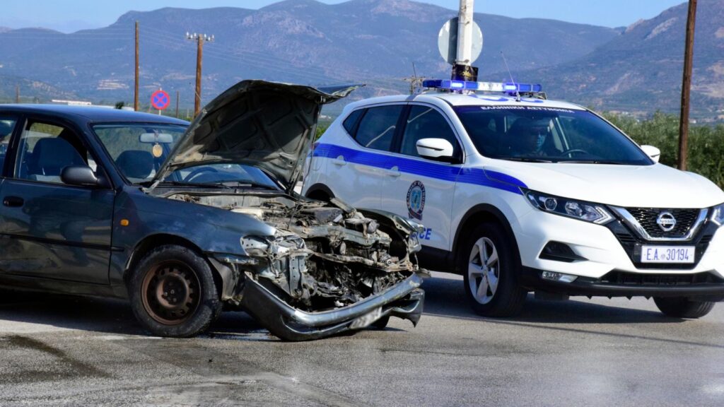 Περίεργο τροχαίο έξω από το Ζάρκο – Προσπάθησε να …εμβολίσει αυτοκίνητο