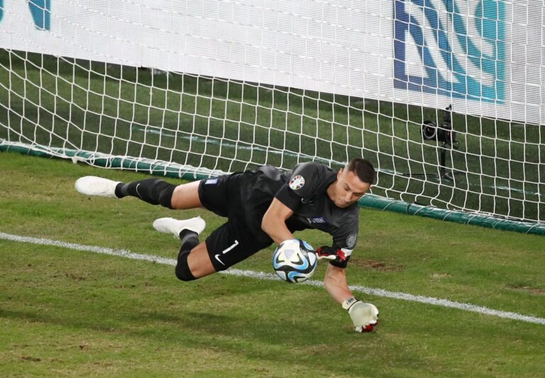 Ελλάδα – Ολλανδία 0-1: «Λύγισε» από πέναλτι η Εθνική μας