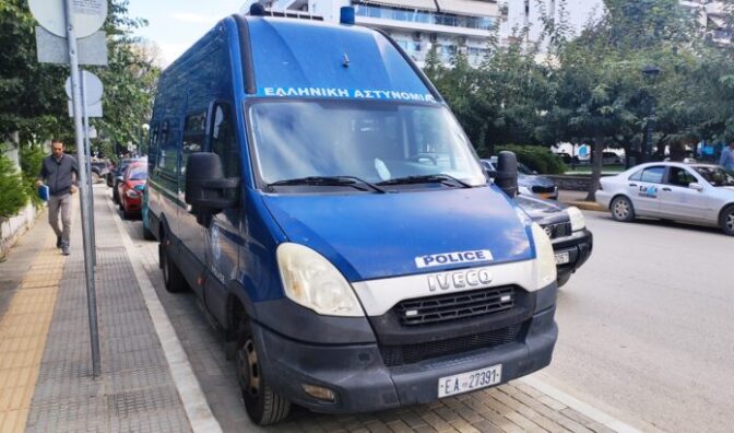 Στον ανακριτή οι 8 για πυροβολισμούς και συμπλοκή έξω από μπαρ στον Βόλο