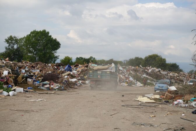 Μια ατελείωτη χωματερή τα νοικοκυριά μας στα Τρίκαλα (φωτό)