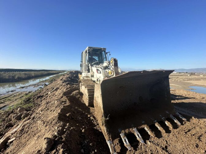 Συνεχίζεται από την Περιφέρεια Θεσσαλίας ο καθαρισμός δρόμων, ρεμάτων και ποταμών