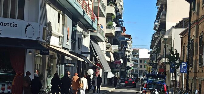 Αρκετά καταστήματα άνοιξαν τις πόρτες τους στα Τρίκαλα