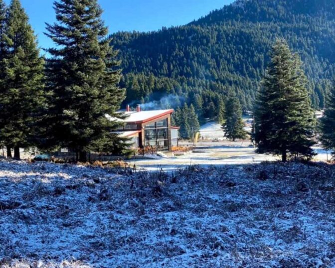 Στο Περτούλι οι Τρικαλινοί για να απολαύσουν το χιονισμένο τοπίο (φωτό)