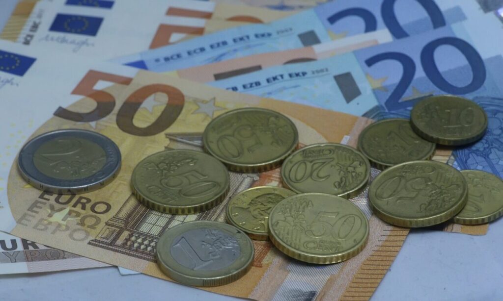 Επίδομα αλληλεγγύης: Για λιγότερους και χαμηλότερο φέτος