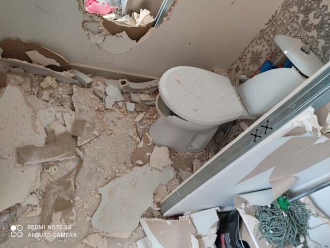 Σοκάρουν οι εικόνες - «Λεηλάτησαν» κατάστημα στο κέντρο της Ελασσόνας (φωτό)