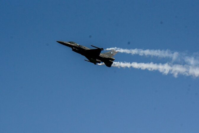 Τα μαχητικά αεροσκάφη ΖΕΥΣ και Δαίδαλος «έσκισαν» τον ουρανό της Λάρισας (βίντεο)