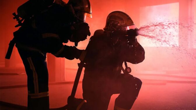 Συναγερμός στην Πυροσβεστική για φωτιά σε επιχείρηση στον Τύρναβο