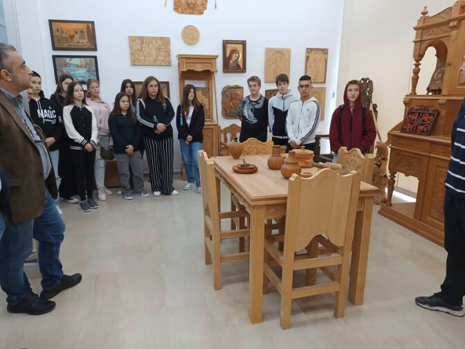 Εκπαιδευτική επίσκεψη του Γυμνασίου Οξύνειας στην Ξυλογλυπτική Σχολή Καλαμπάκας