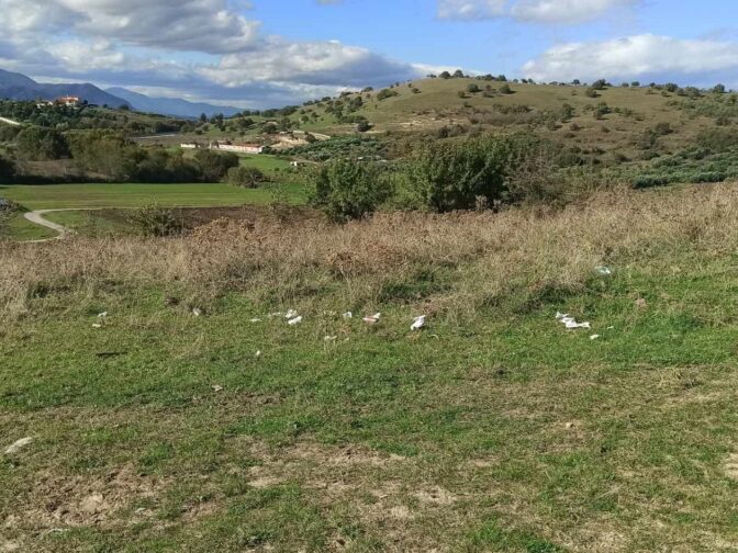Σκουπίδια σε κάθε γωνιά των Τρικάλων