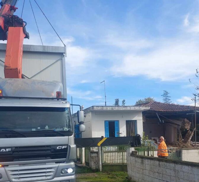 Ήρθαν τα κοντέινερς στα Μεγάλα Καλύβια