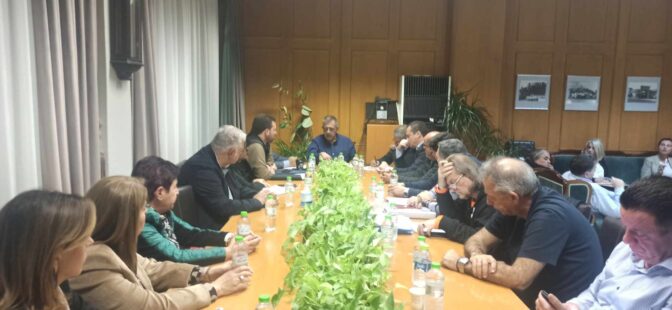 Μικρό καλάθι από τη σύσκεψη με τον Νίκο Ταχιάο στην ΠΕ Τρικάλων (βιντεο&φωτο)