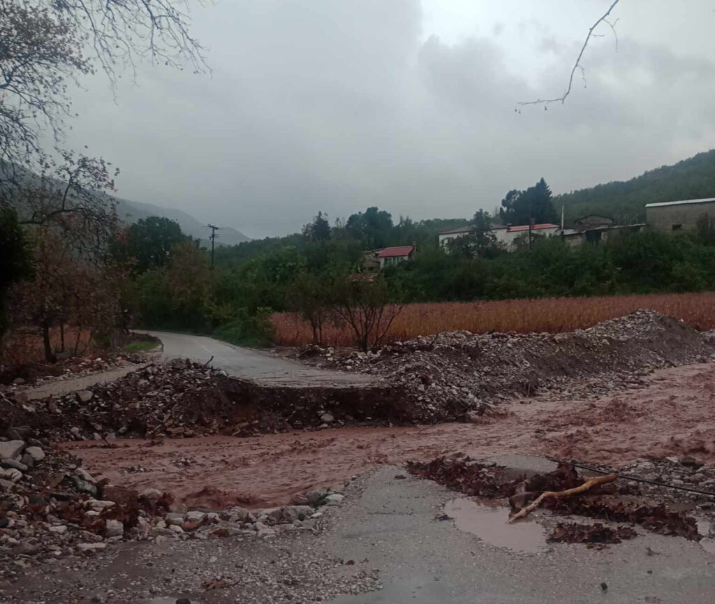Δοκιμάζονται ξανά τα ορεινά των Τρικάλων από την κακοκαιρία