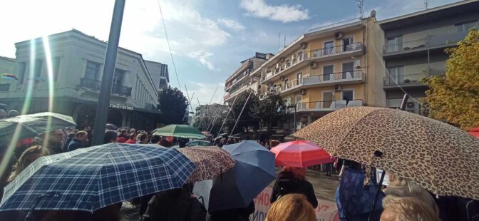 Από κίνημα γραβάτας …κίνημα της ομπρέλας στα Τρίκαλα