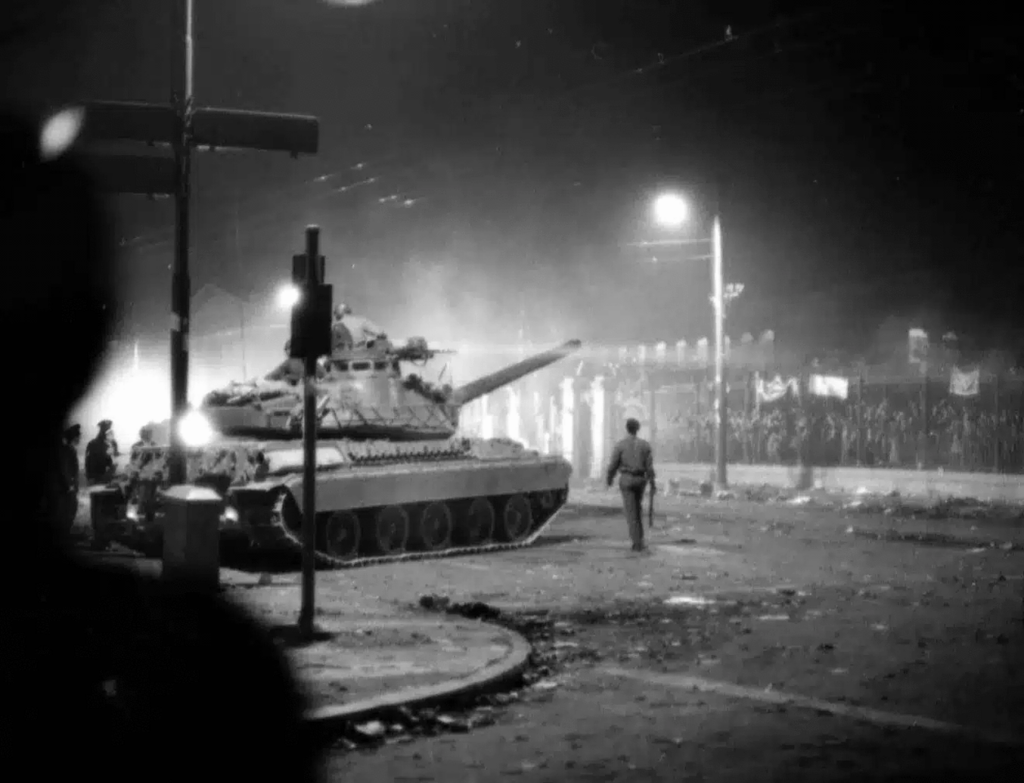 Οι μέρες του Πολυτεχνείου μέσα από τα Τρικαλινά πρωτοσέλιδα εφημερίδων