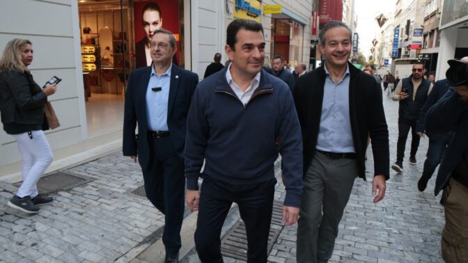 Συνάντηση Κώστα Σκρέκα με εκπροσώπους των σούπερ μάρκετ