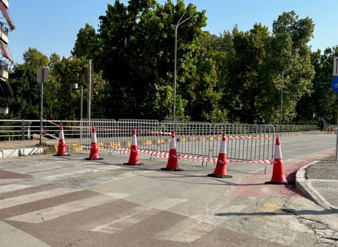Γκρεμίζεται και το κατάστρωμα της γέφυρας Γκίκα μαζί με τρεις πεζογέφυρες στα Τρίκαλα