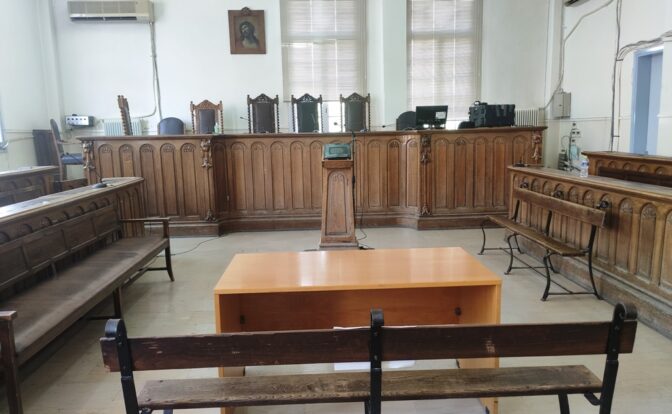 Βόλος: Αθώος συμβολαιογράφος κι άλλοι τρεις για διαθήκη ηλικιωμένης