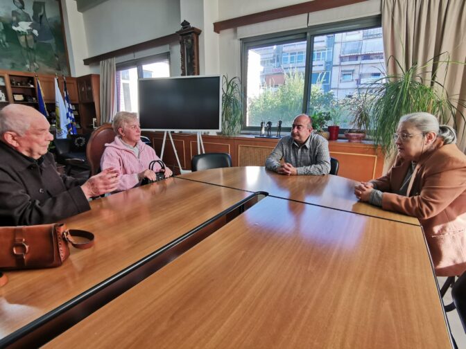 Το «ευχαριστώ» στον Δήμαρχο Τρικκαίων για την έκθεση ζωγραφικής του Κώστα Ντάκου