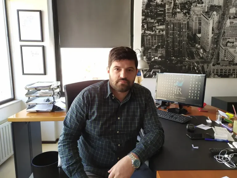 Από την «αφέλεια» στην «καταγγελία»: Ο Ρόμπος επιστρέφει για να μας σώσει από τους «wannabe»