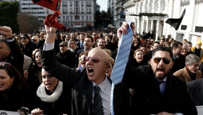 Ήρθε το νέο κίνημα γραβάτας με αφορμή το φορολογικό νομοσχέδιο