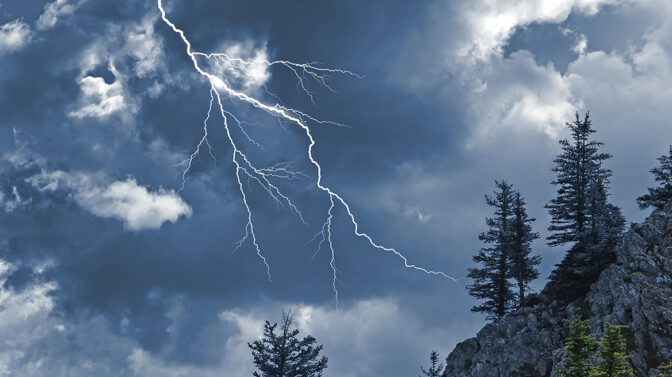 Τύχη βουνό για κτηνοτρόφο στον Δ. Πύλης - Γλίτωσε από κεραυνό για λίγα μέτρα!