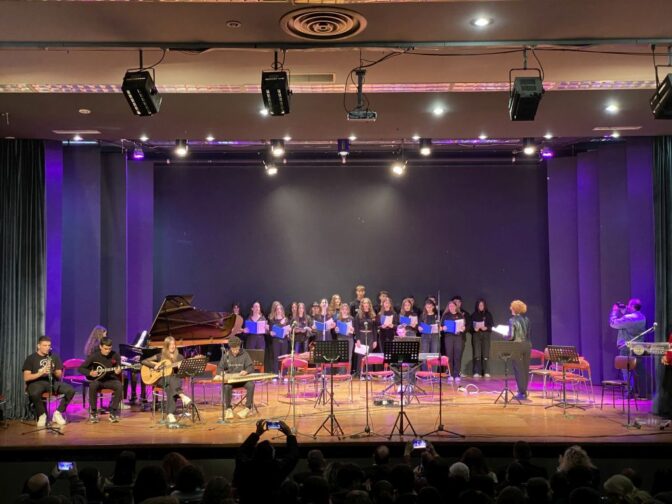 Συγκίνησαν οι μαθητές στα Τρίκαλα στην εκδήλωση για το Πολυτεχνείο